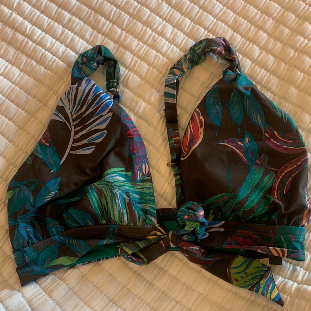 Soluna Swim Convertible Strap Bikini Top SZ M DDD NWOT
